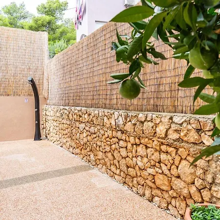 Awesome In Mlini With Jacuzzi Apartment