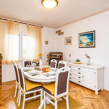 Awesome In Mlini With Jacuzzi Apartment