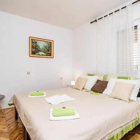 Awesome In Mlini With Jacuzzi Apartment