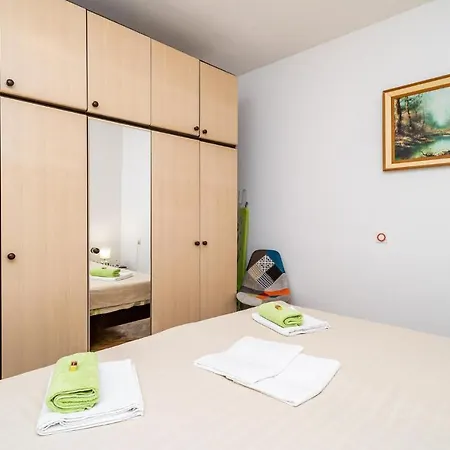 Awesome In Mlini With Jacuzzi Apartment